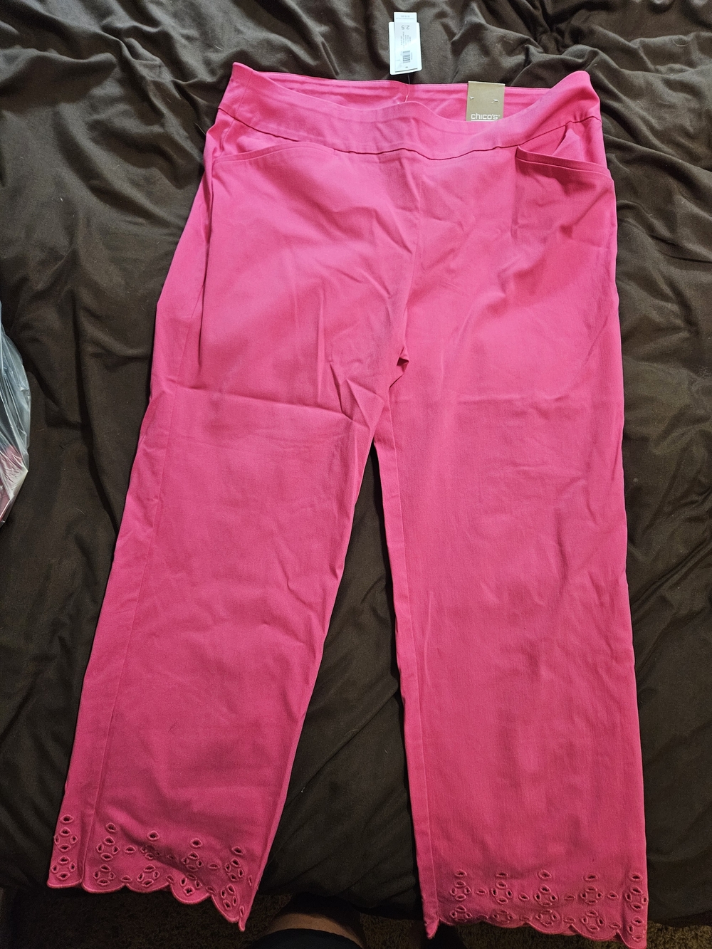 Chico's Bright Pink Eyelet-Hem Pull-On Capris